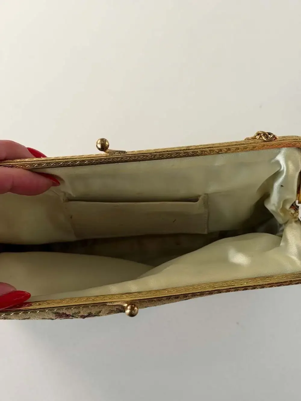Vintage 1950s Tapestry Evening Bag - kiss Closure - brass like metal strap